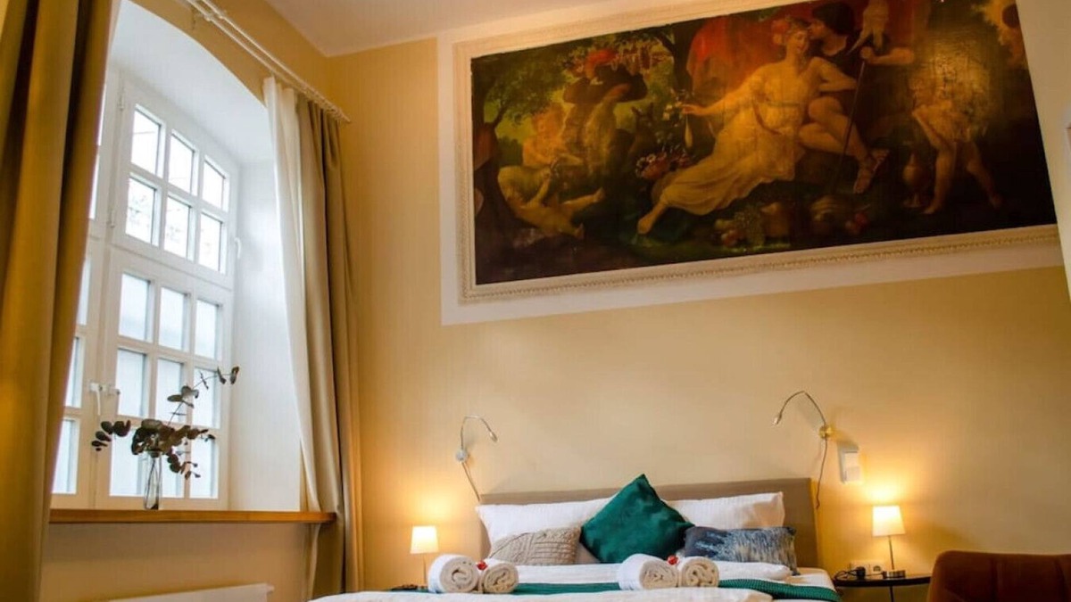 Obergiesing Apartment | Homely Stay Studio3 - with historical mural