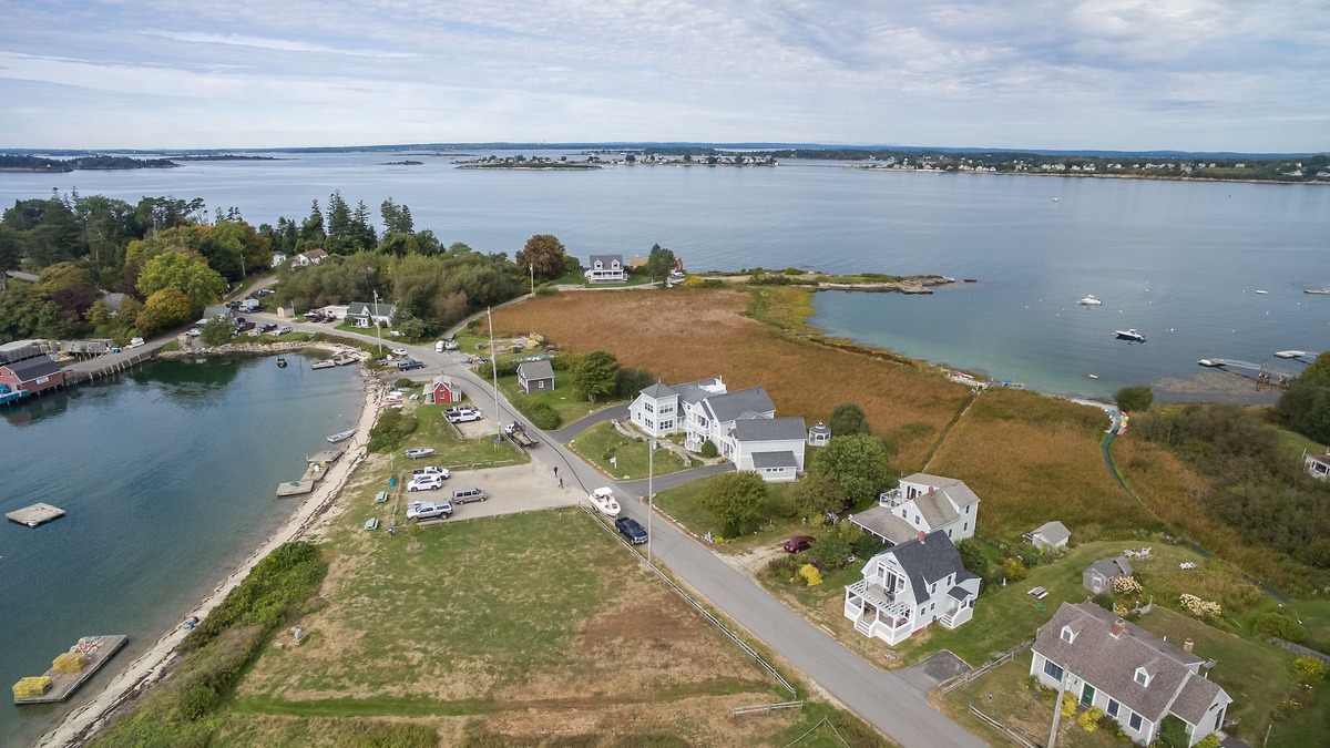 Mid-Coast and Islands House | Homeport - Modern oceanfront cottage overlooking quintessential Mackerel Cove