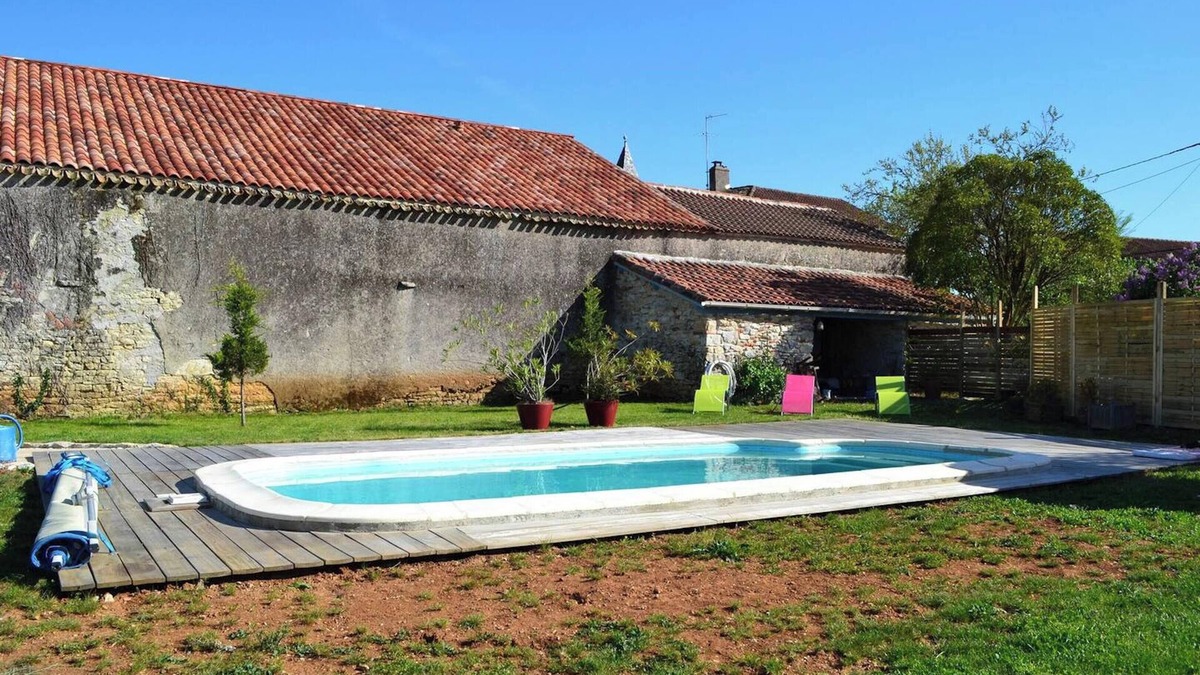 Saint-Vincent-Rive-d'Olt Villa | Homerez - Villa in Saint-Vincent-Rive-d'Olt