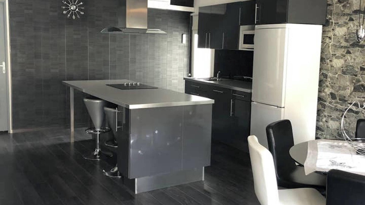 Saintes-Maries-de-la-Mer Apartment | Homerez - Spacious apartment Stes-Maries 68m² + terrace