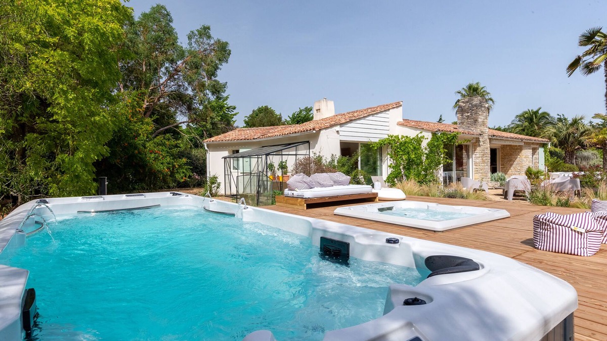 La Couarde-sur-Mer House | HOMERE home in the middle of a garden with 2 spas, heated swimming pool and relaxation spa
