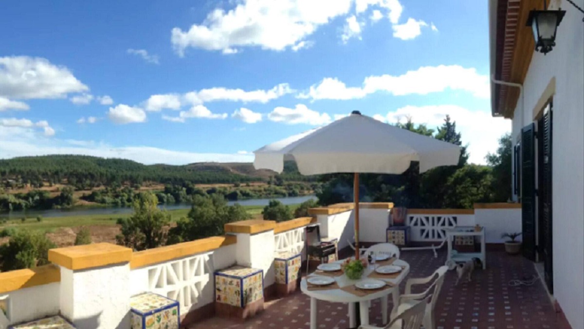Praia do Ribatejo Apartment | Homerez - 200 m away from the beach! Appartement for 5 ppl. at Praia do Ribatejo