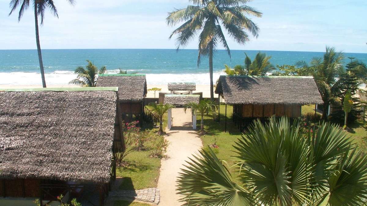 Toamasina House | Homerez - 50 m away from the beach! House for 8 ppl. with sea view at Toamasina
