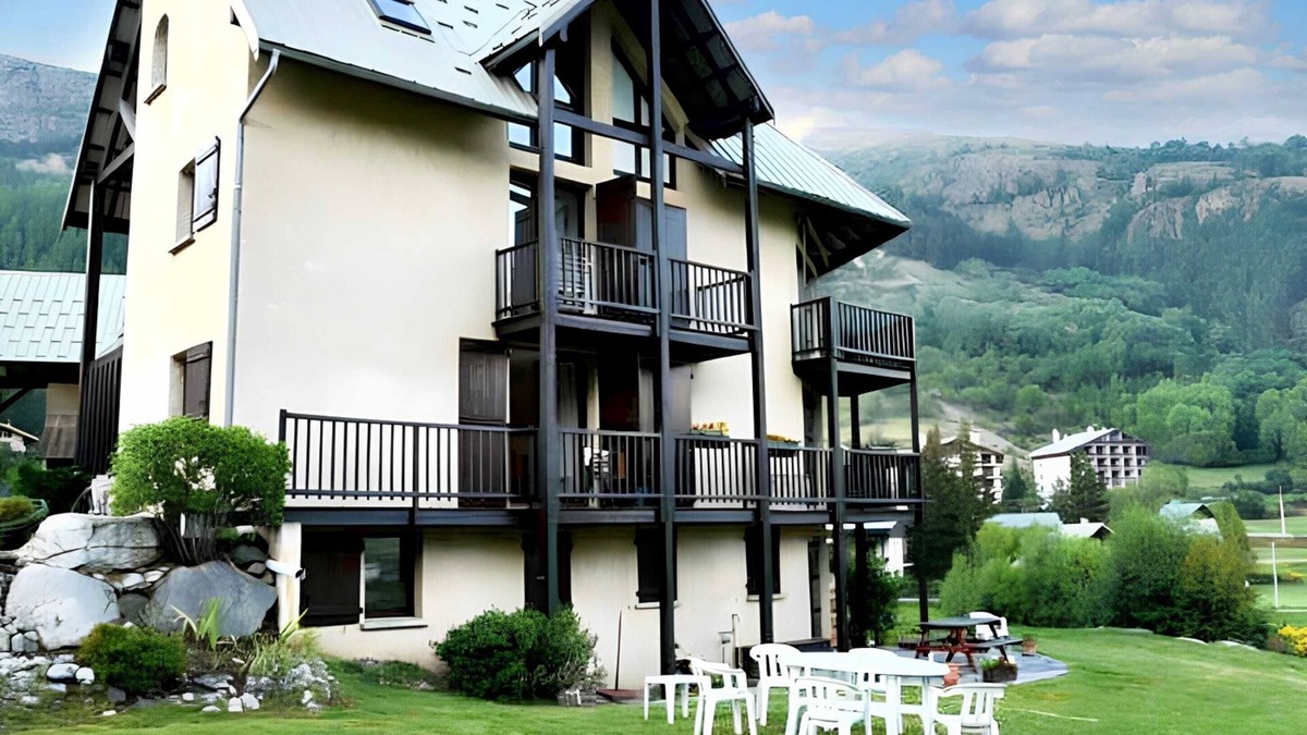 Monetier-les-Bains Apartment | Homerez - Apt. mt. view Le Monêtier-les-Bains
