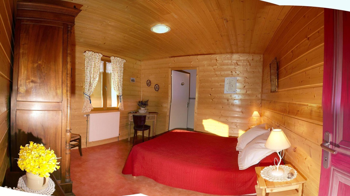 Verrieres-en-Forez House | Homerez - Amazing house for 4 ppl. with garden at Verrières-en-Forez