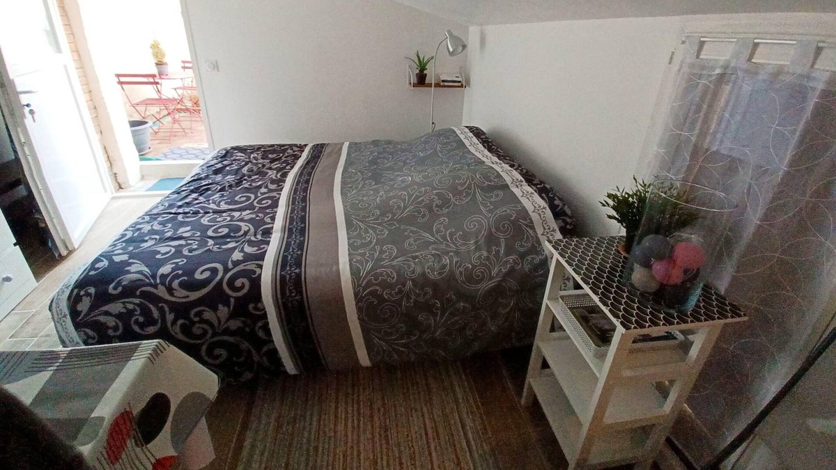 Chateau-Renault Apartment | Homerez - Amazing studio for 2 ppl. at Château-Renault