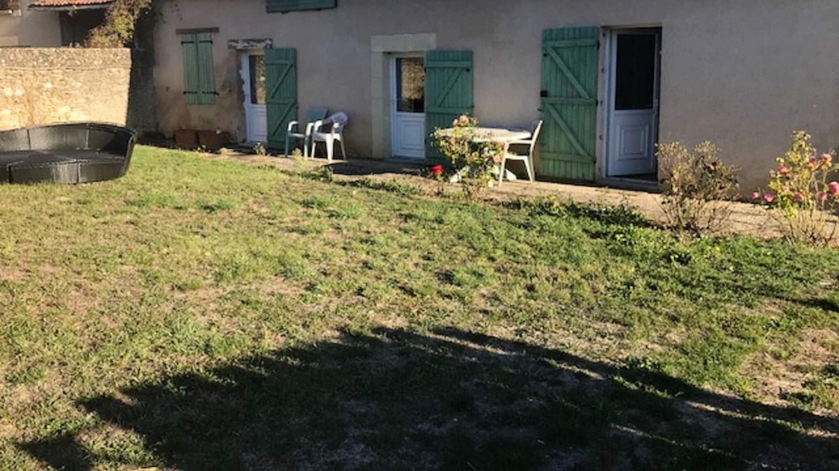 Mouterre-Silly House | Homerez - Amazing house for 3 ppl. with garden and terrace at Mouterre-Silly