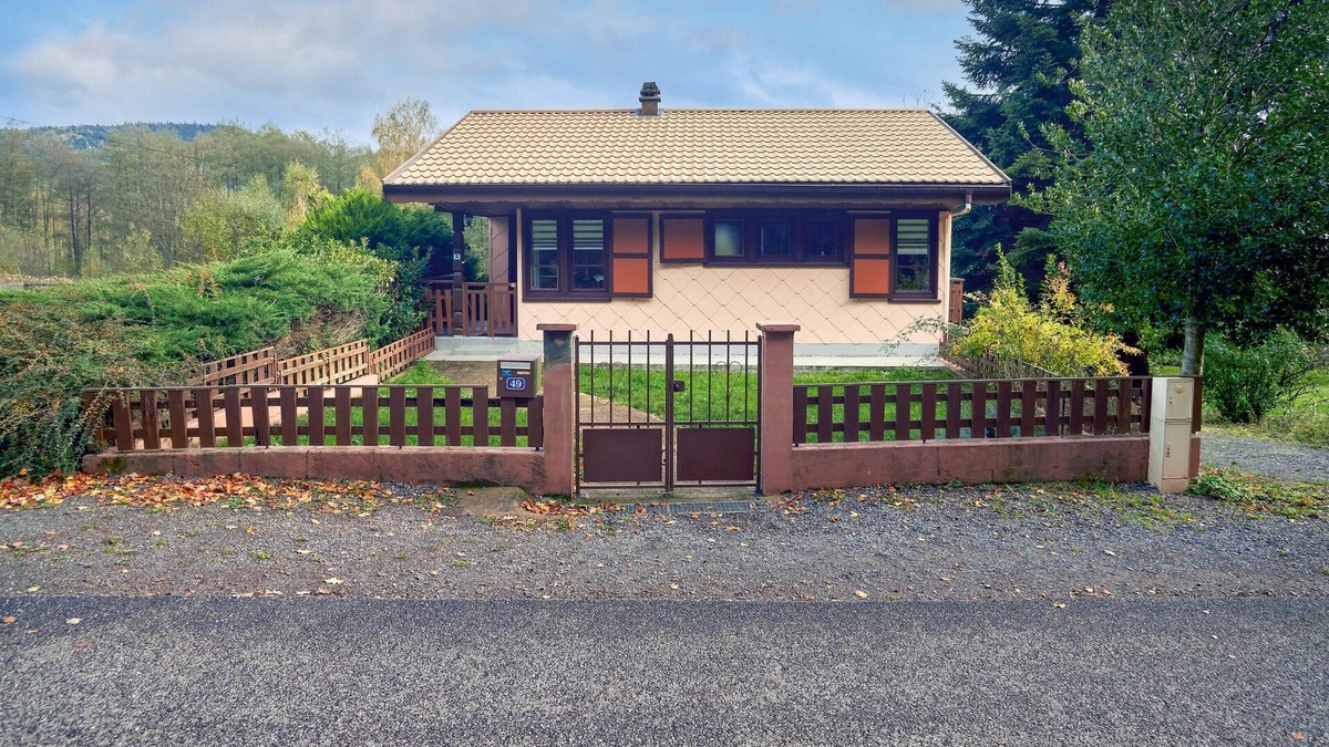 Pierre-Percee House | Homerez - Amazing house for 6 ppl. with terrace and balcony at Pierre-Percée