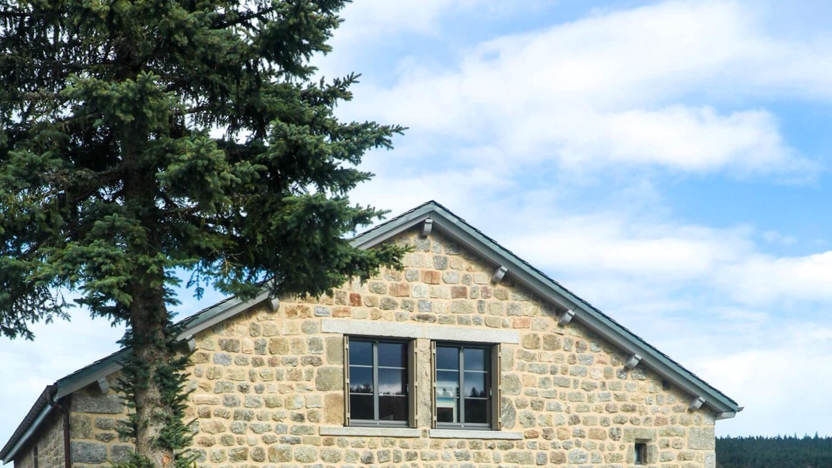 Chanaleilles House | Homerez - Amazing house for 14 ppl. with balcony at Chanaleilles