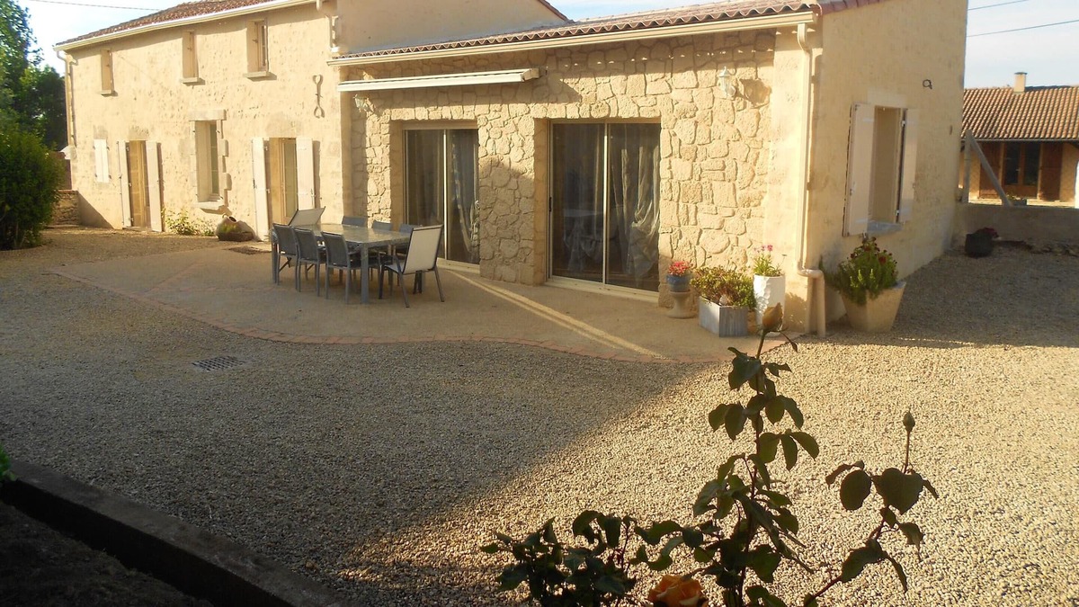 Taize-Maulais House | Homerez - Amazing house for 8 ppl. with garden and terrace at Taizé