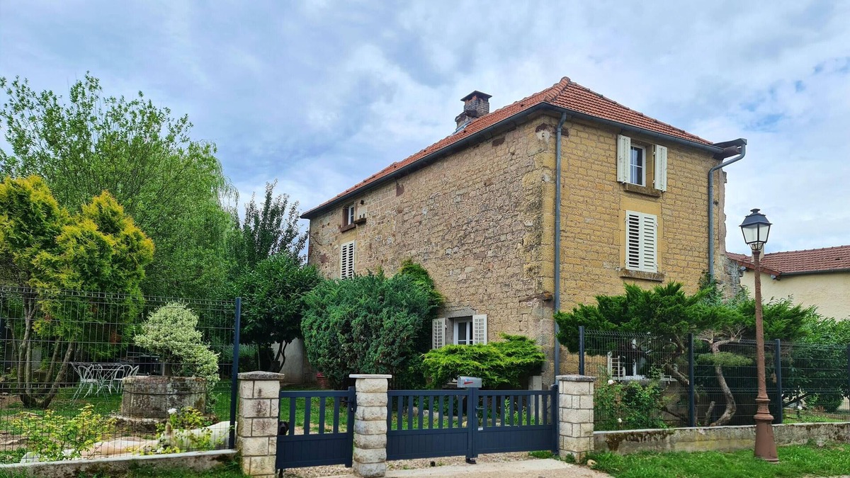 Velorcey House | Homerez - Amazing house for 7 ppl. with garden and terrace at Velorcey