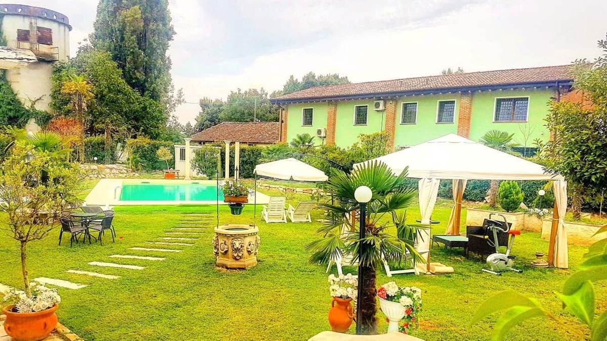Gragnano Trebbiense Apartment | Homerez - Amazing studio for 3 ppl. with shared pool and balcony at Gragnano