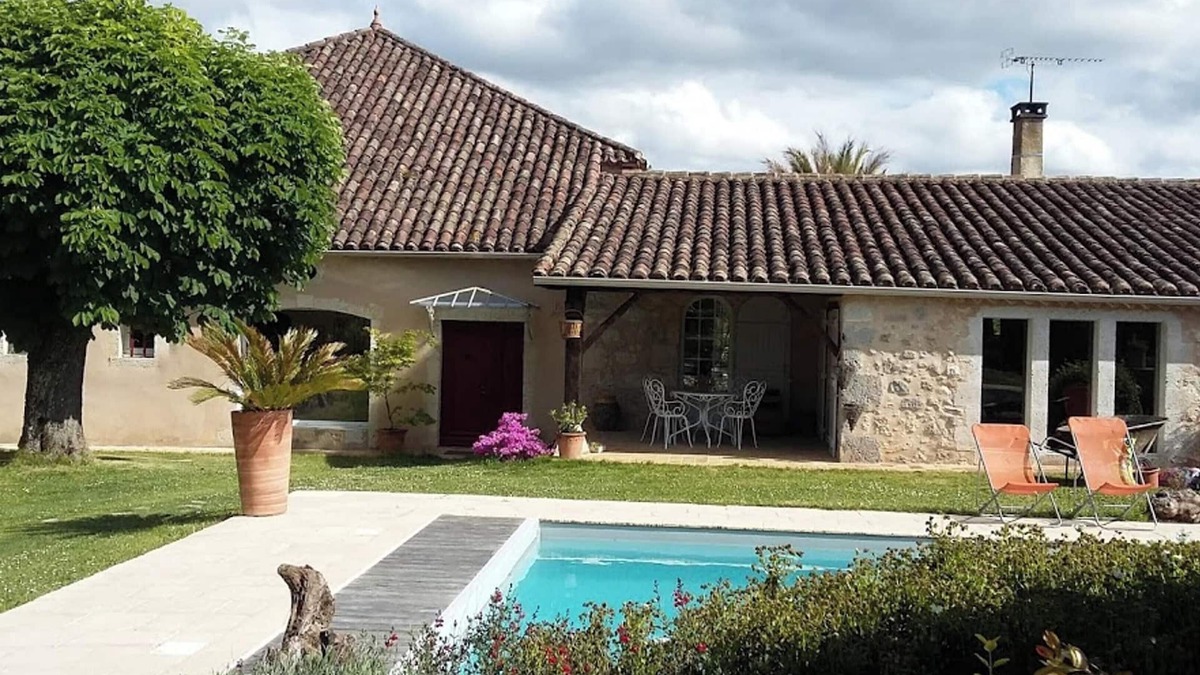 Castera-Lectourois Apartment | Homerez - Apartment in Castéra-Lectourois
