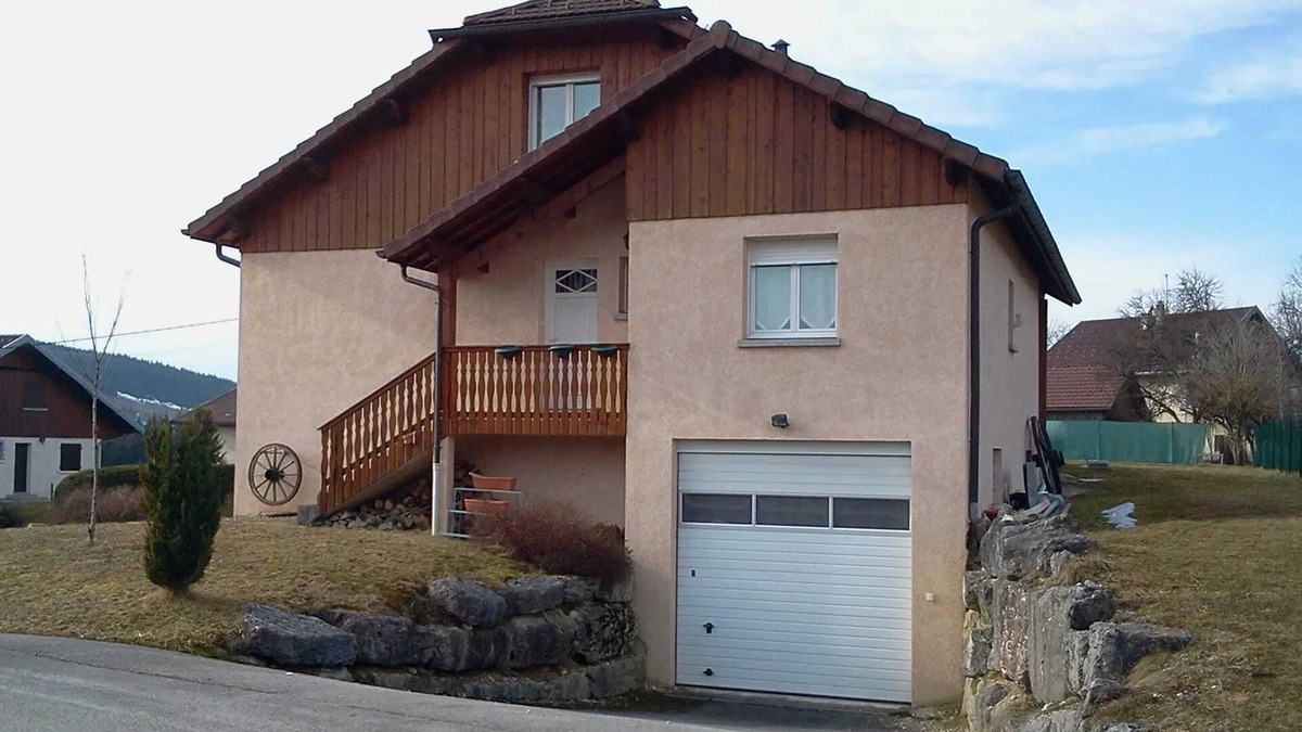 Saint-Point-Lac Apartment | Homerez - Apartment in Saint-Point-Lac