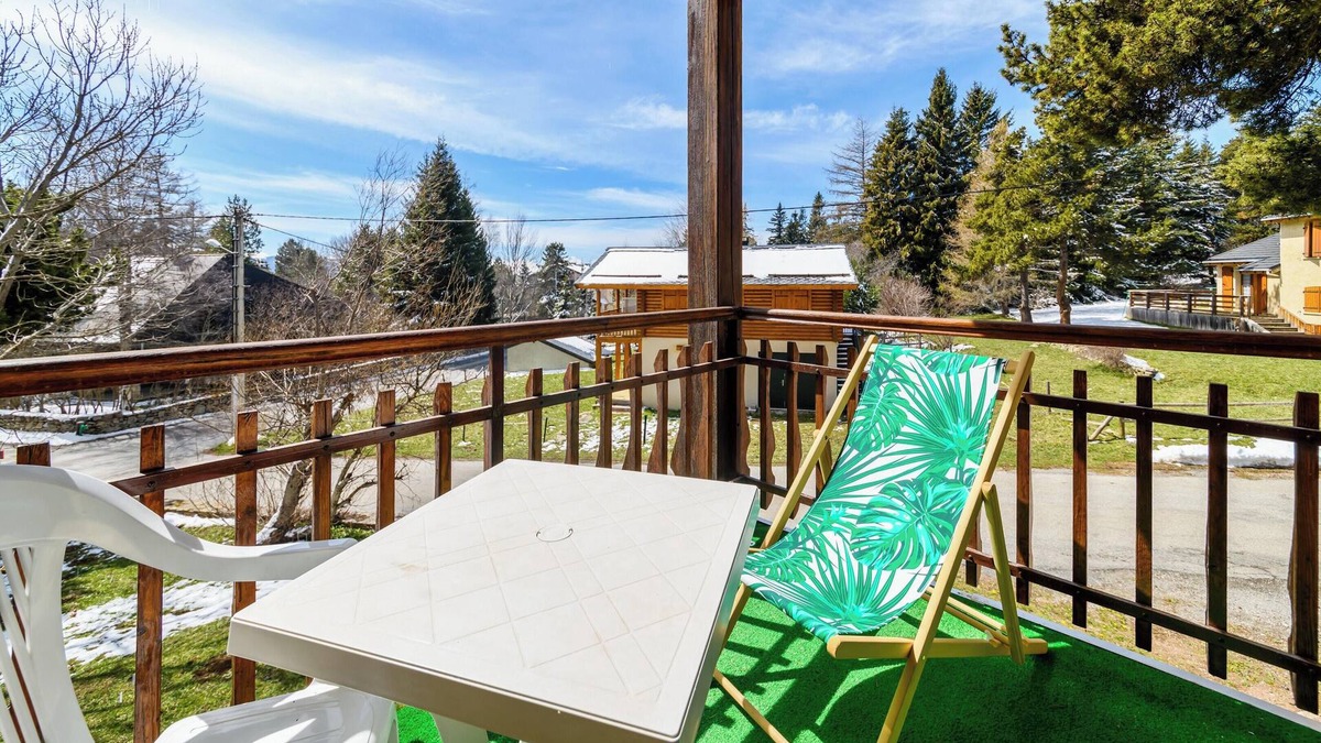 Superbolquere Apartment | Homerez - Apartment in Bolquère, mountain view