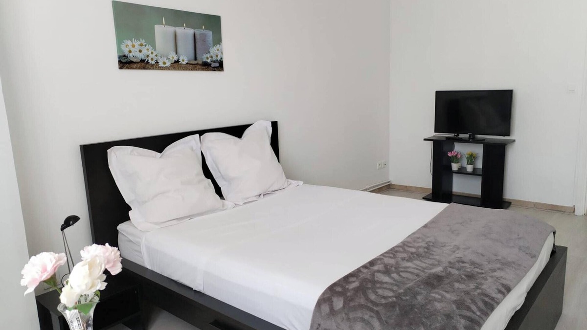 La Courneuve Apartment | Homerez - Apartment in La Courneuve