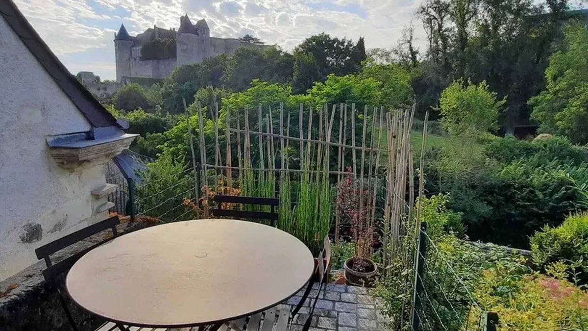 Luynes Apartment | Homerez - Apartment in Luynes, near Tours