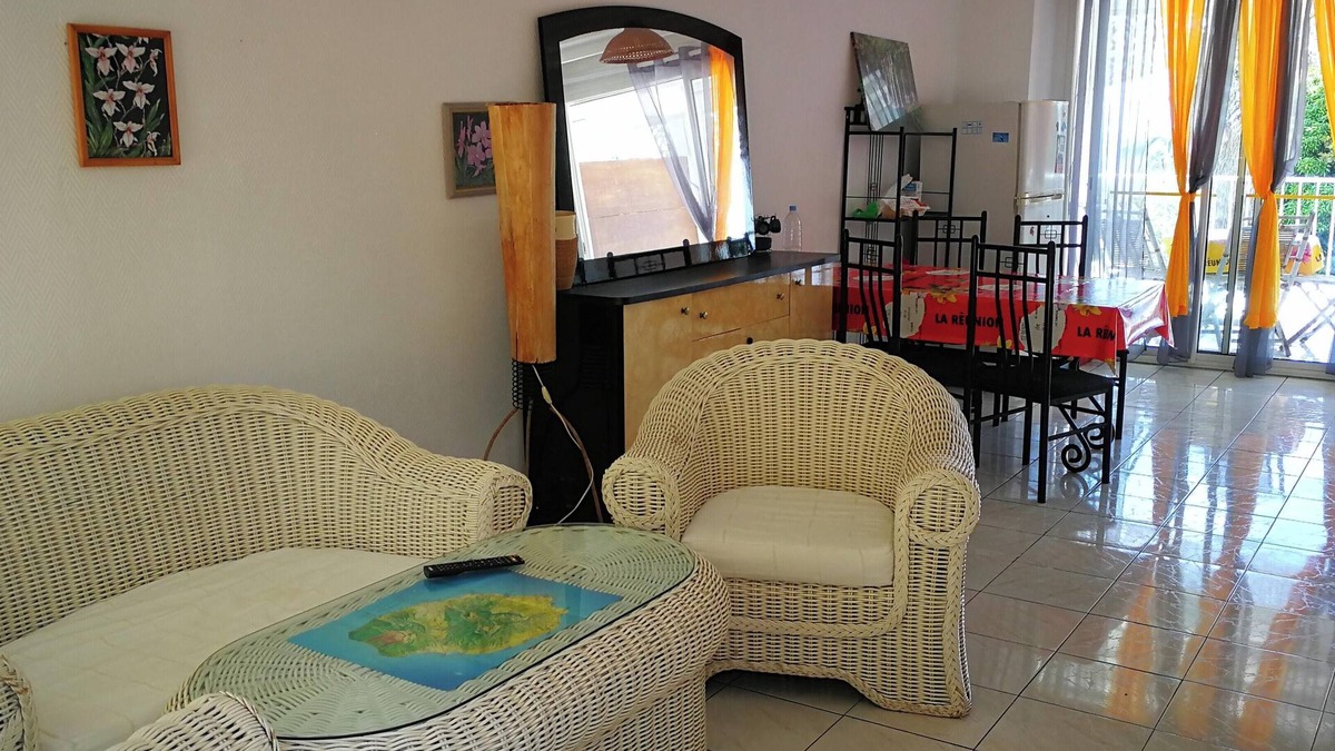 Bois de Nefles Apartment | Homerez - Apartment Saint-Paul, sea and mountain view.