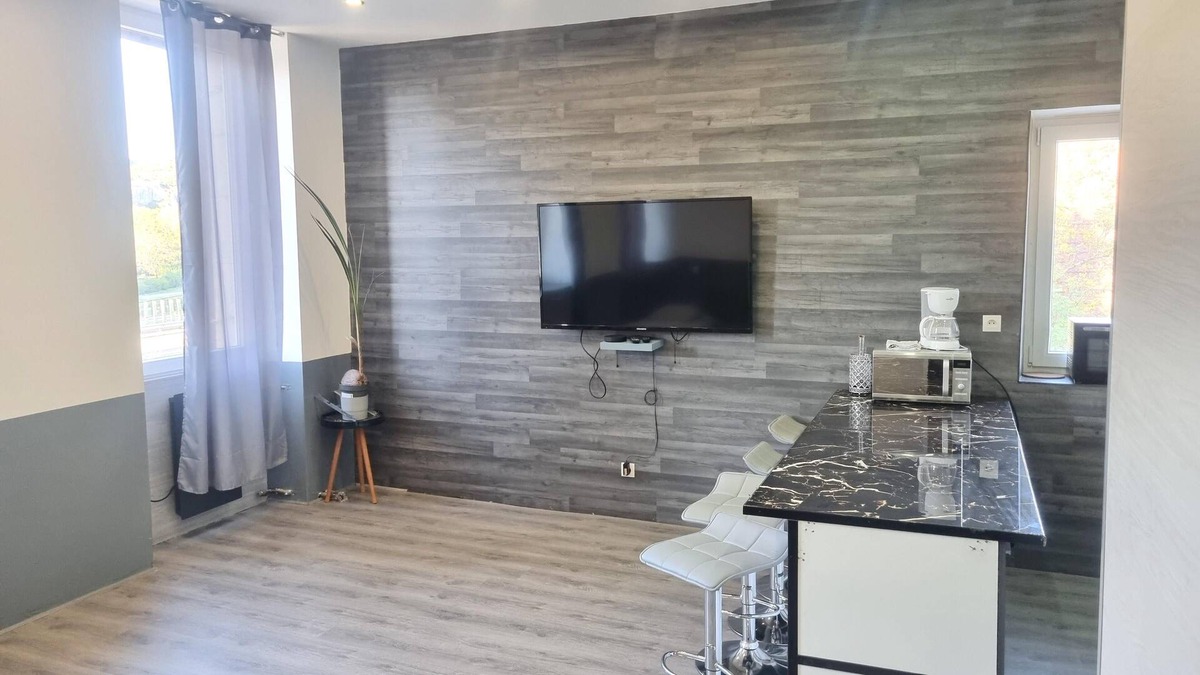 Velars-sur-Ouche Apartment | Homerez - Appartement for 5 ppl. with garden and terrace at Velars-sur-Ouche