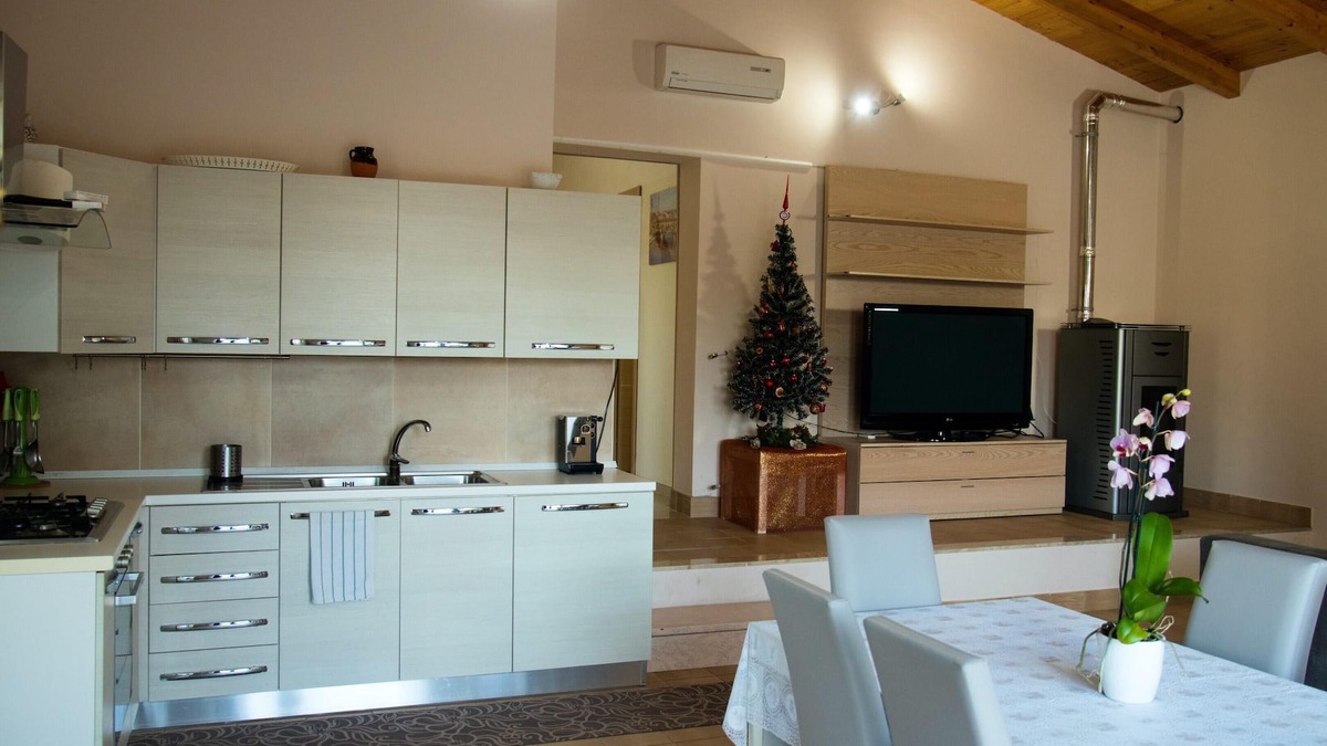 Caiazzo Apartment | Homerez - Appartement for 7 ppl. with shared pool and garden at Bosco di Caiazzo