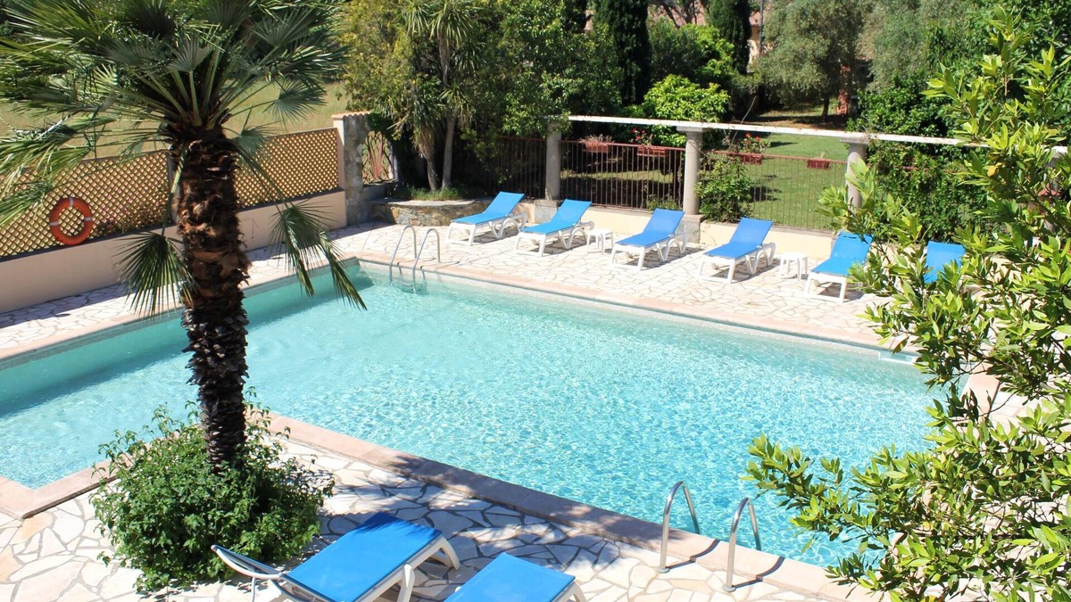 Querciolo Apartment | Homerez - Appartement 4 km away from the beach for 4 ppl. with shared pool