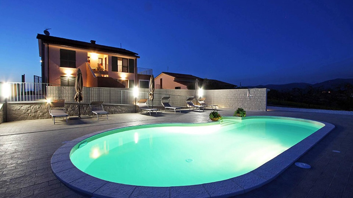 Montecastrilli Apartment | Homerez - Appartement for 4 ppl. with shared pool and garden at Montecastrilli