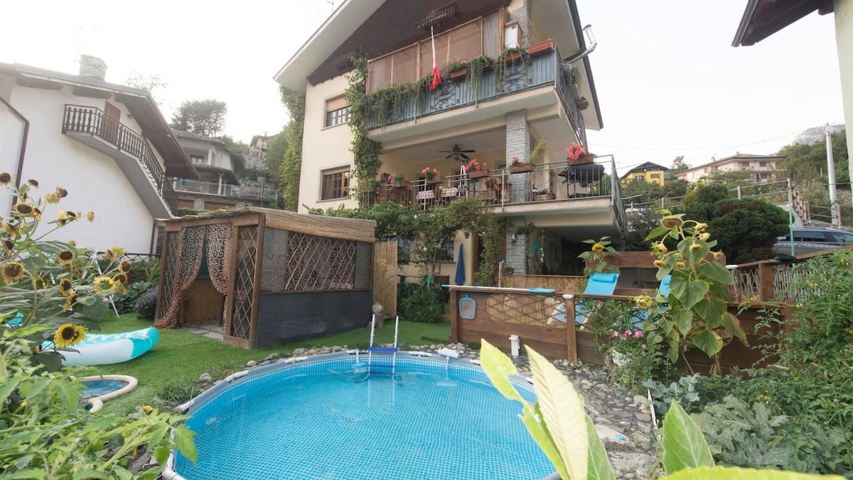 Villa-Nabian Apartment | Homerez - Appartement for 4 ppl. with shared pool and garden at Villa-nabian