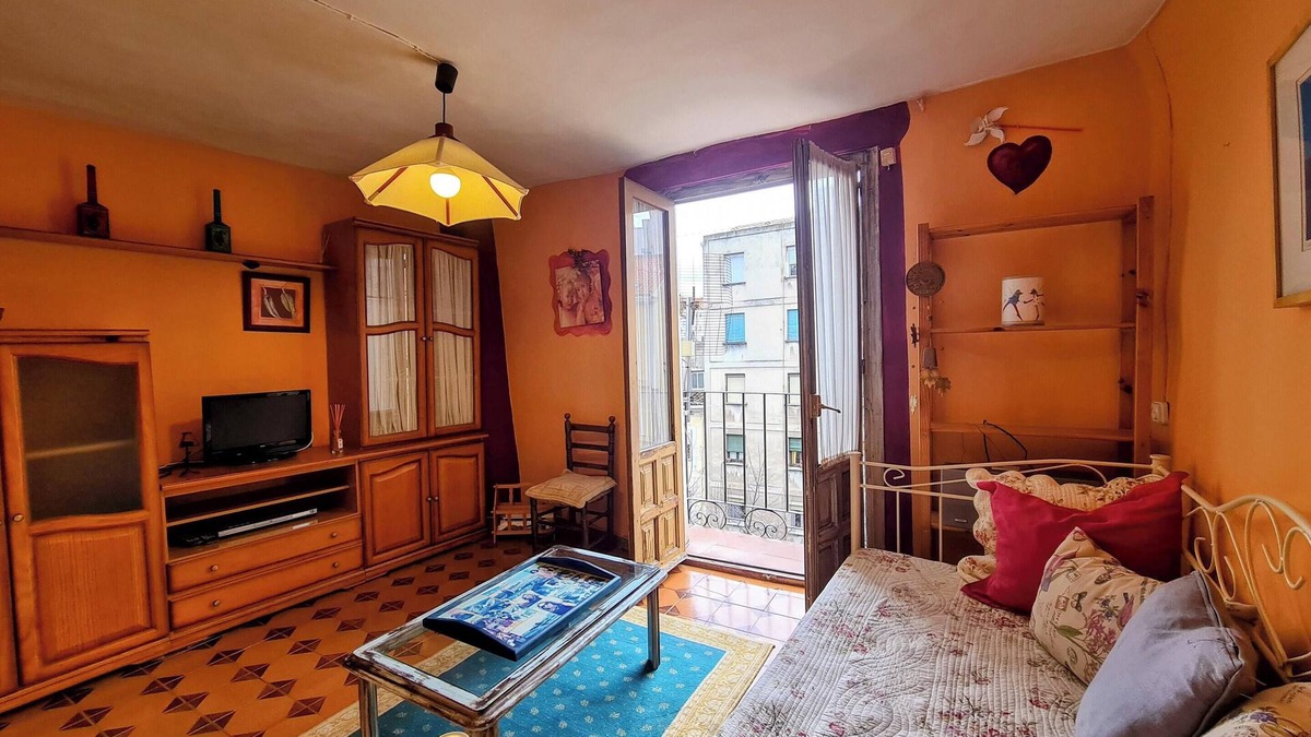Old Town Apartment | Homerez - Apt Cuenca with parking