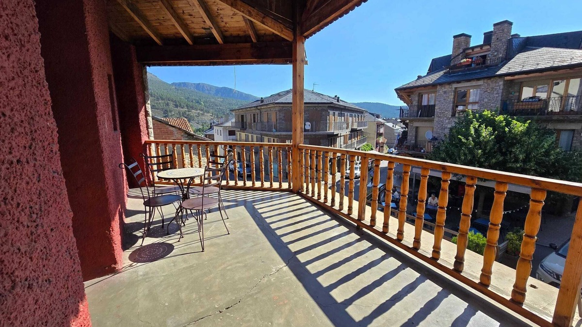 Bellver de Cerdanya Apartment | Homerez - Apt Bellver de Cerdanya