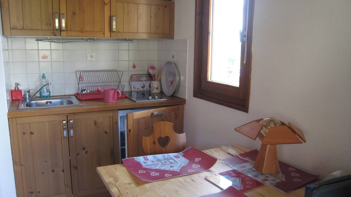 Bernex Apartment | Homerez - Apt in Bernex, mountain view