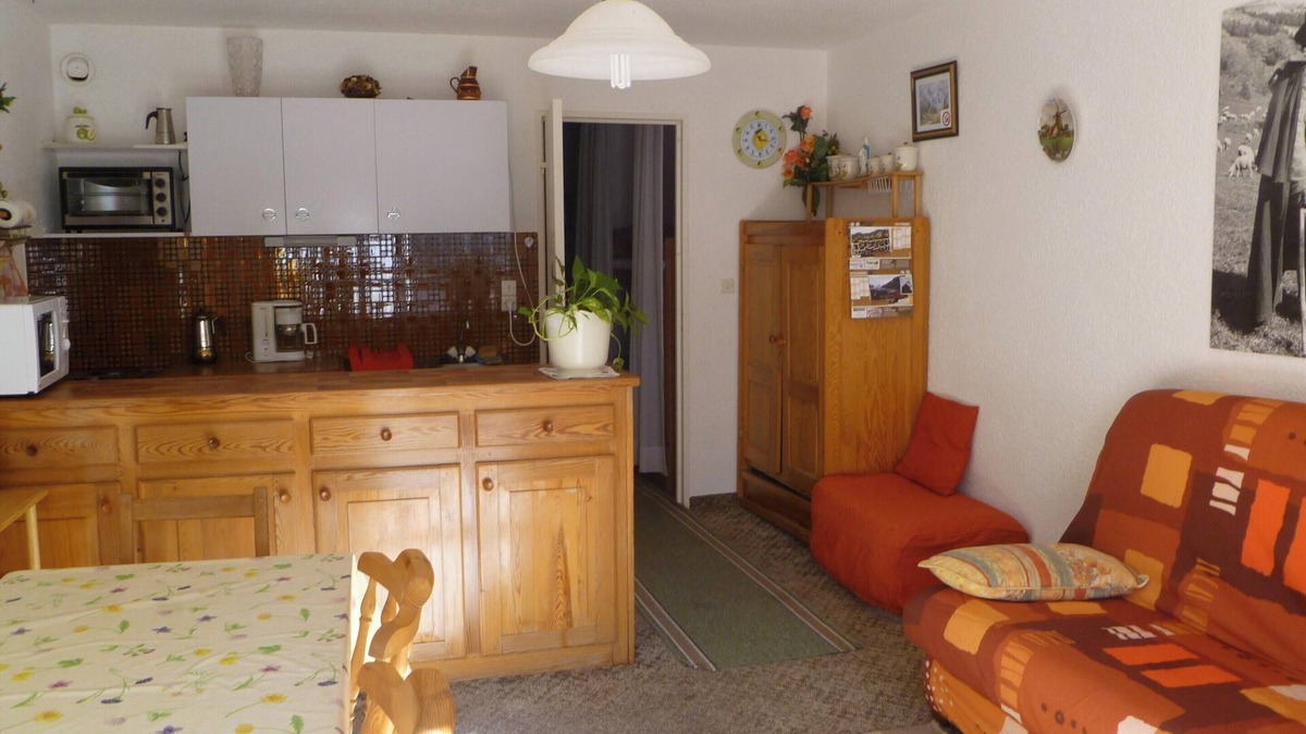 Le Super-Sauze Apartment | Homerez - Apt. in Enchastrayes