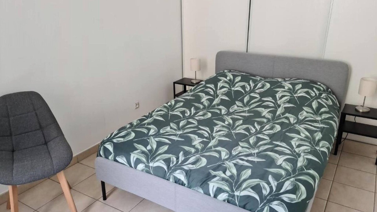 Beaugency Apartment | Homerez - Apt in historic Beaugency