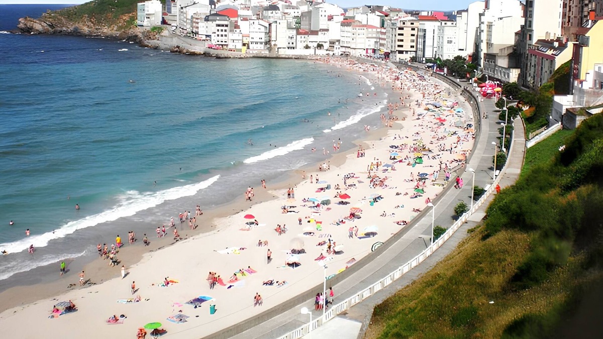 Malpica de Bergantinos Apartment | Homerez - Apt. in Malpica, sea and mountain views
