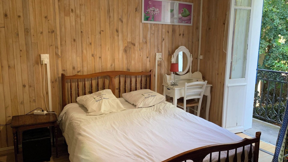 Neris-les-Bains Apartment | Homerez - Apt. Néris-les-Bains
