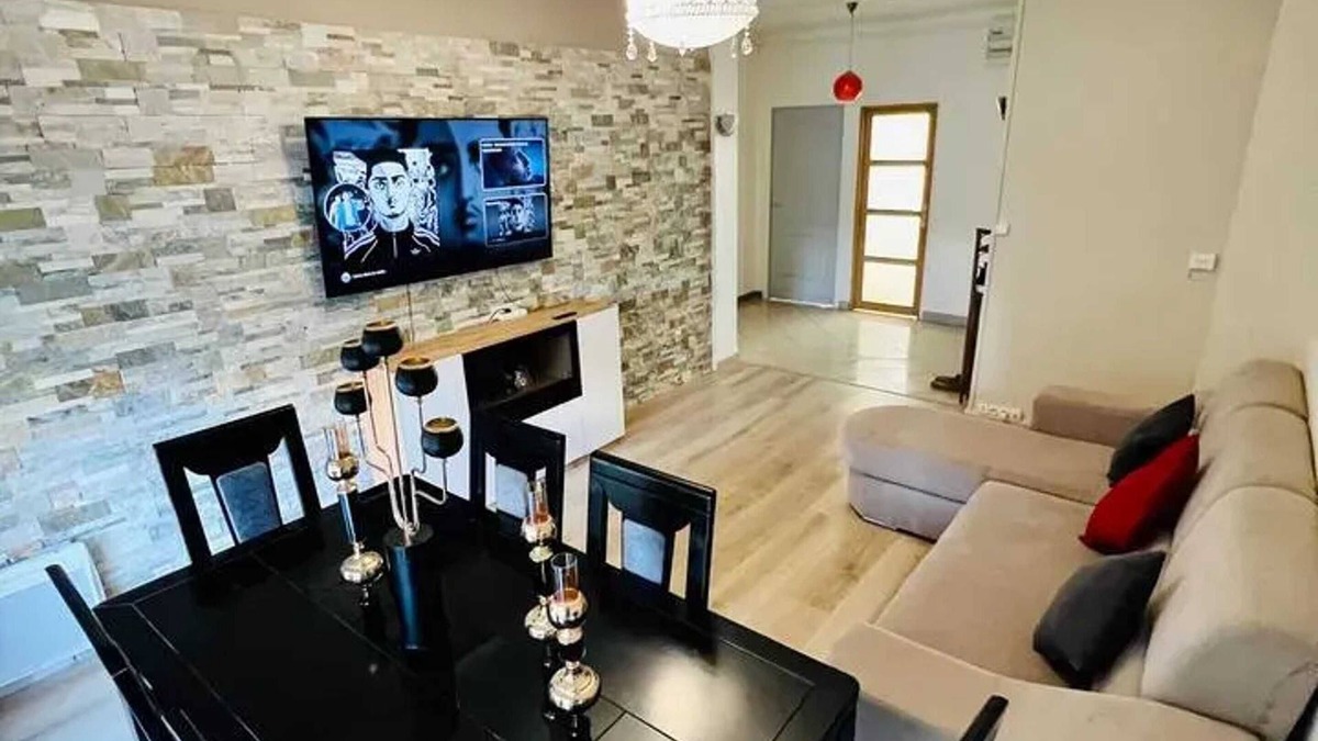 Saint-Charles Apartment | Homerez - Apt near Marseille station