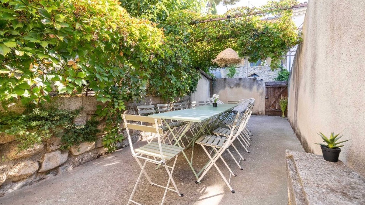 Montfrin House | Homerez - Authentic House in Montfrin with Terrace and Air Conditioning