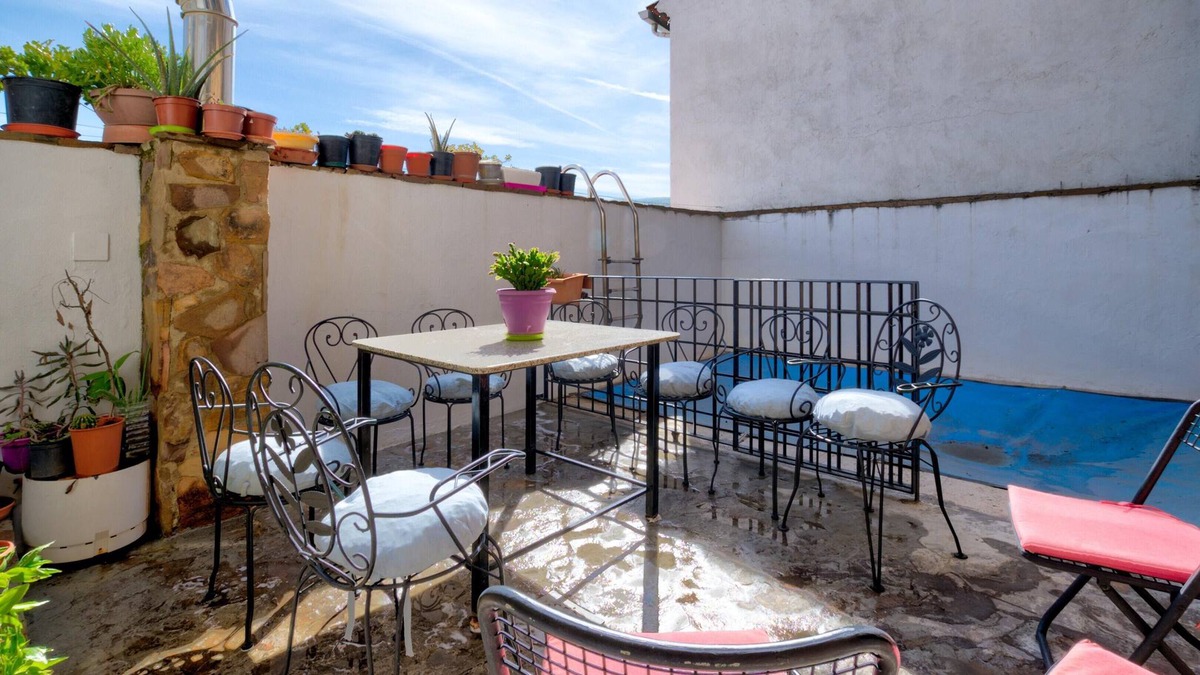 Puebla de Don Rodrigo Villa | Homerez - Big villa for 12 ppl. with swimming-pool at Puebla de Don Rodrigo