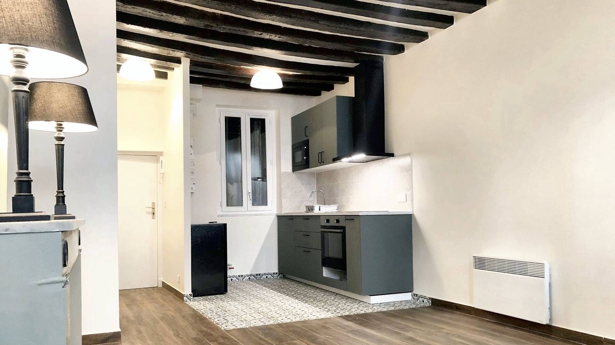Saint-Germain-en-Laye Apartment | Homerez - Beautiful studio for 2 ppl. at Saint-Germain-en-Laye