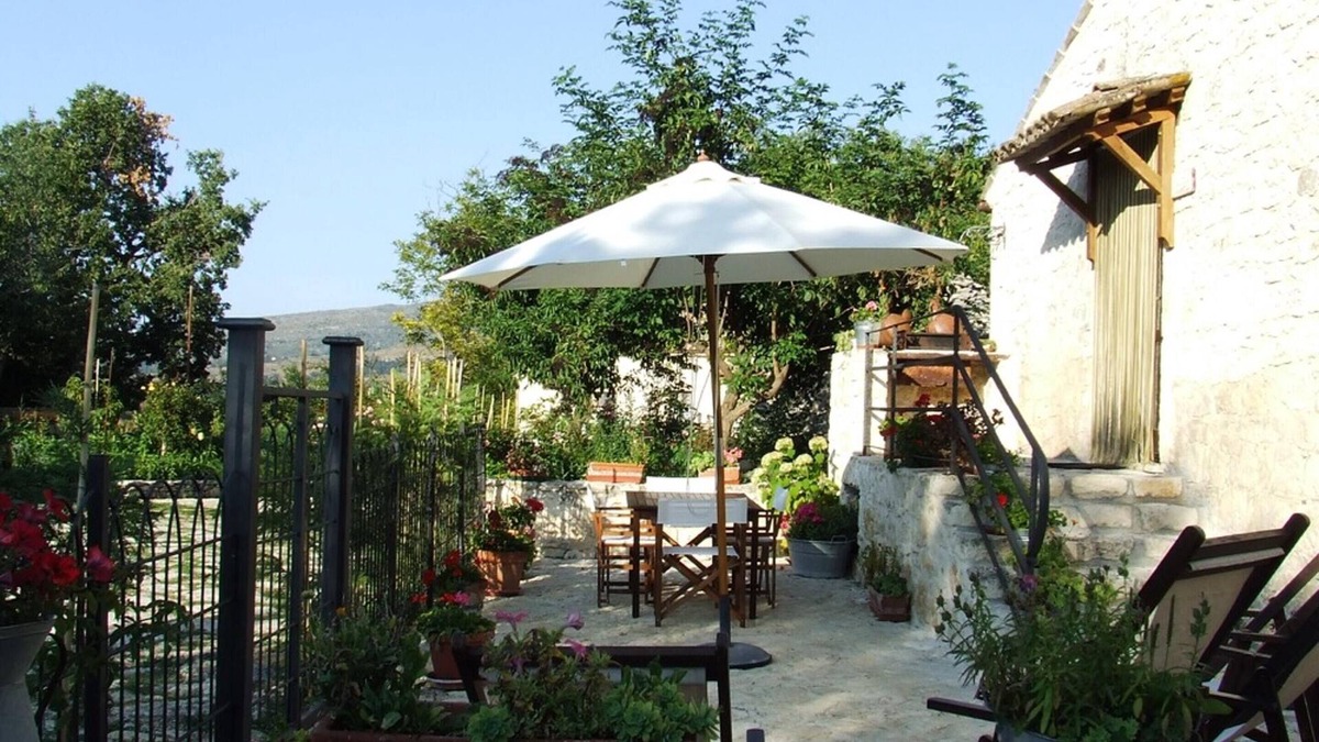Abbateggio Apartment | Homerez - Beautiful appartement for 2 ppl. with garden and terrace at Abbateggio