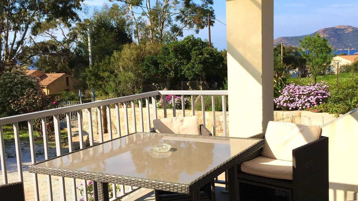 Galeria Apartment | Homerez - Beautiful apartment With sea view and garden