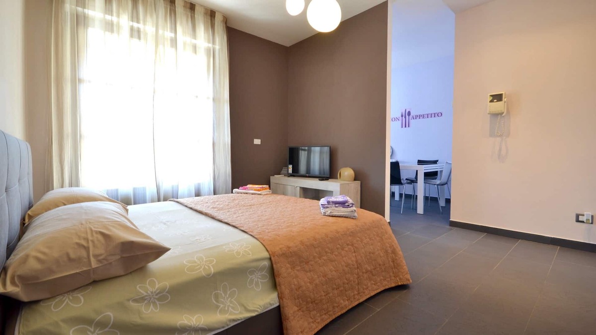 Vercelli Apartment | Homerez - Beautiful appartement for 2 ppl. with balcony at Vercelli