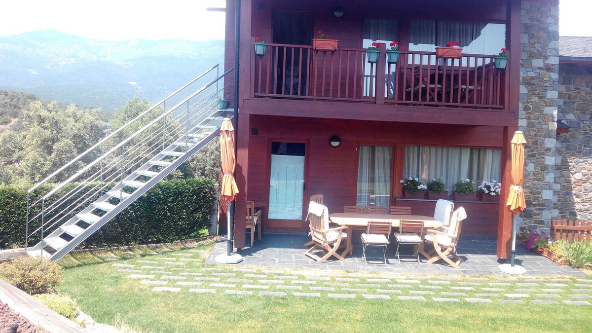 Aravell Apartment | Homerez - Beautiful appartement for 6 ppl. with garden and balcony at Lleida