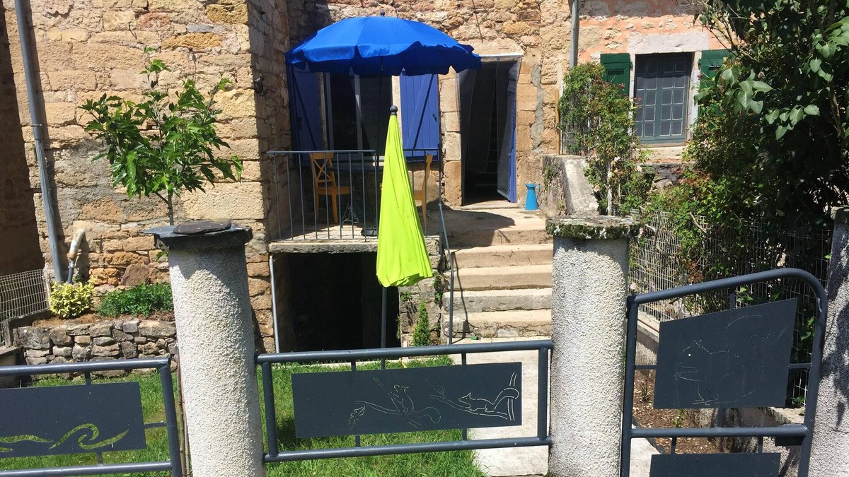 Vimenet House | Homerez - Beautiful house for 5 ppl. with garden and terrace at Vimenet