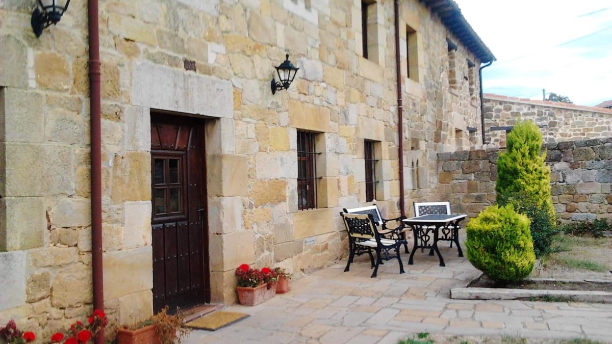 Cillamayor Apartment | Homerez - Beautiful studio for 3 ppl. with terrace at Menaza
