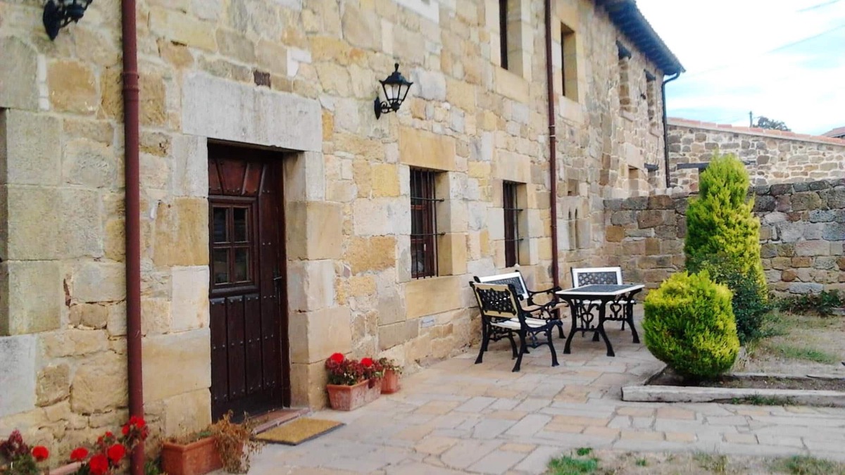 Cillamayor Apartment | Homerez - Beautiful studio for 3 ppl. with terrace at Menaza