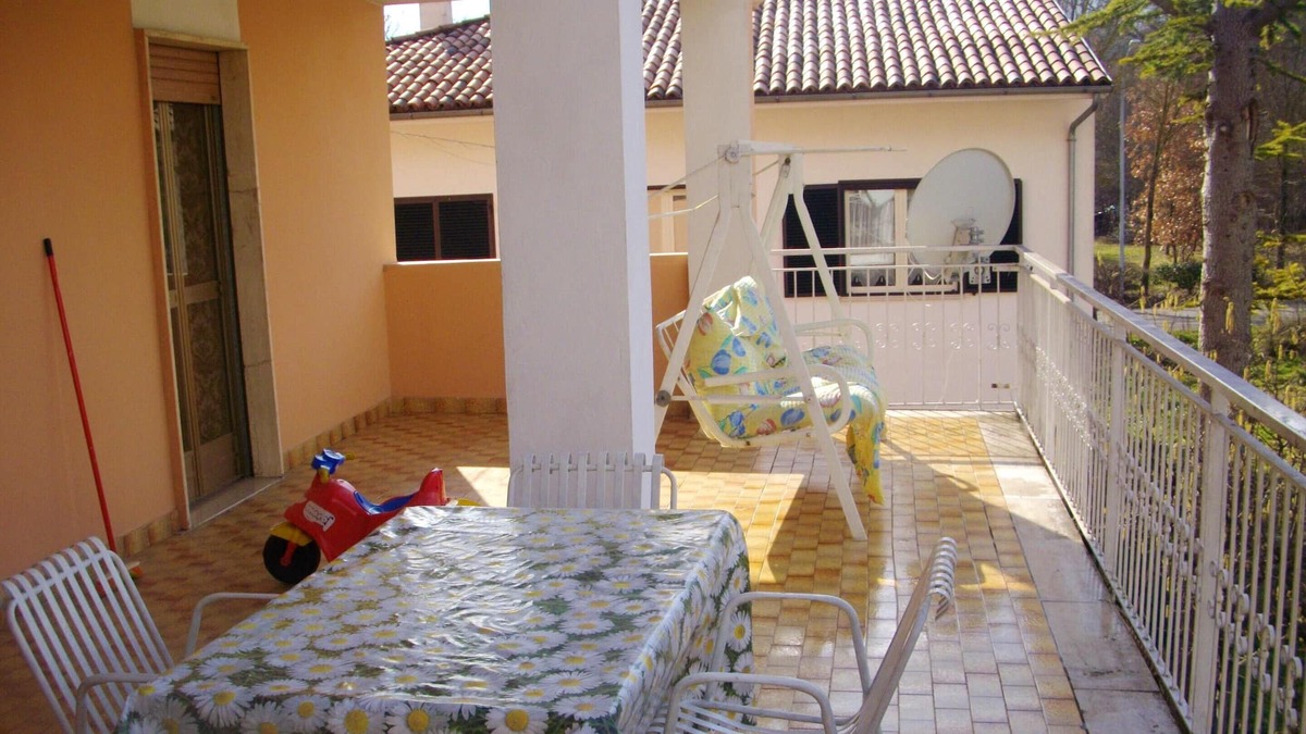 Castel di Ieri Apartment | Homerez - Big apartement for 10 ppl. with terrace at Castel di Ieri
