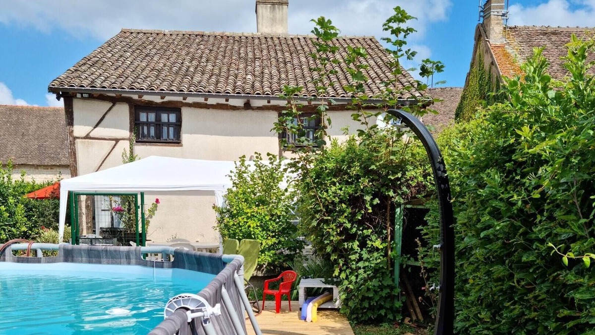 Gigny-sur-Saone House | Homerez - Big house for 15 ppl. with swimming-pool and garden at Gigny-sur-Saône