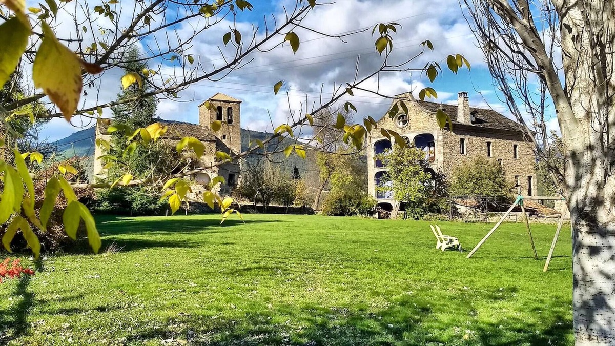 Albella House | Homerez - Big house for 18 ppl. with garden at Albella