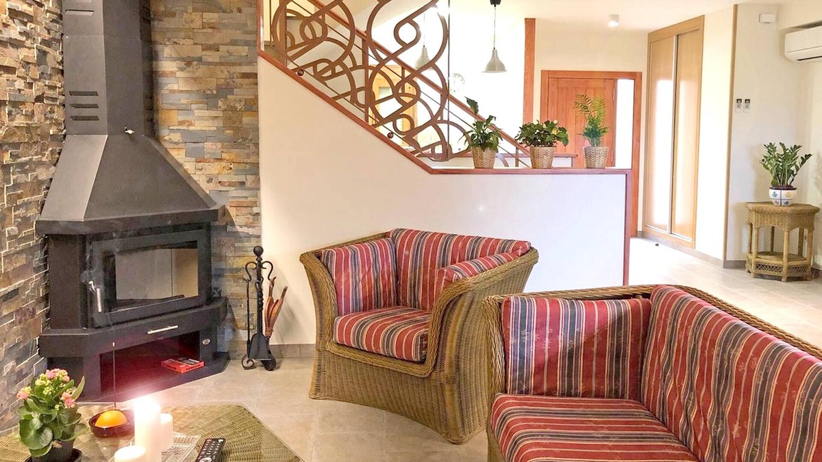 Cretas House | Homerez - Big house for 10 ppl. with terrace at Cretas