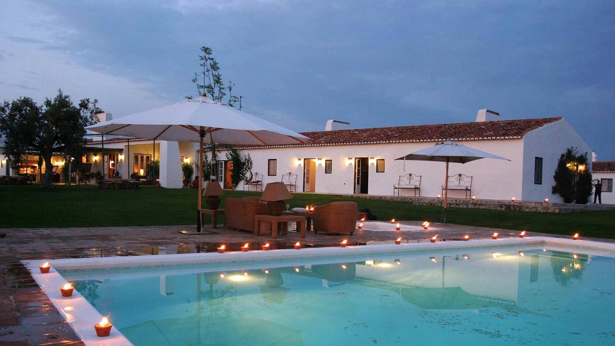 Alter do Chao House | Homerez - Big house for 17 ppl. with shared pool and terrace at Seda
